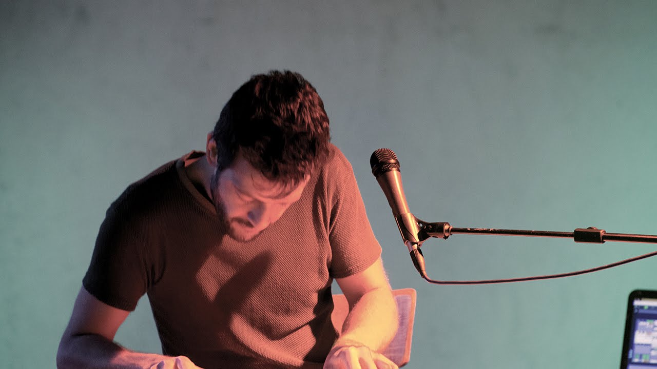 Mālā Void plays "Let her go - The Passenger" 