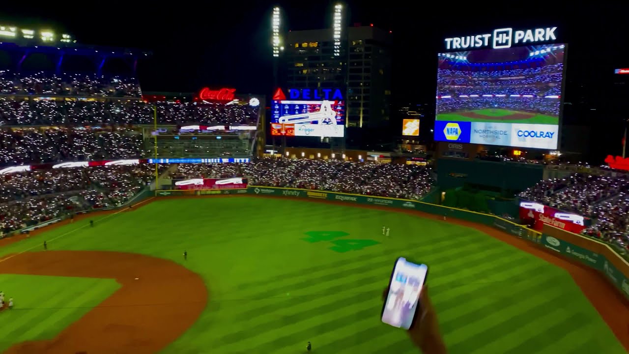 Braves Phone Light Chop World Series