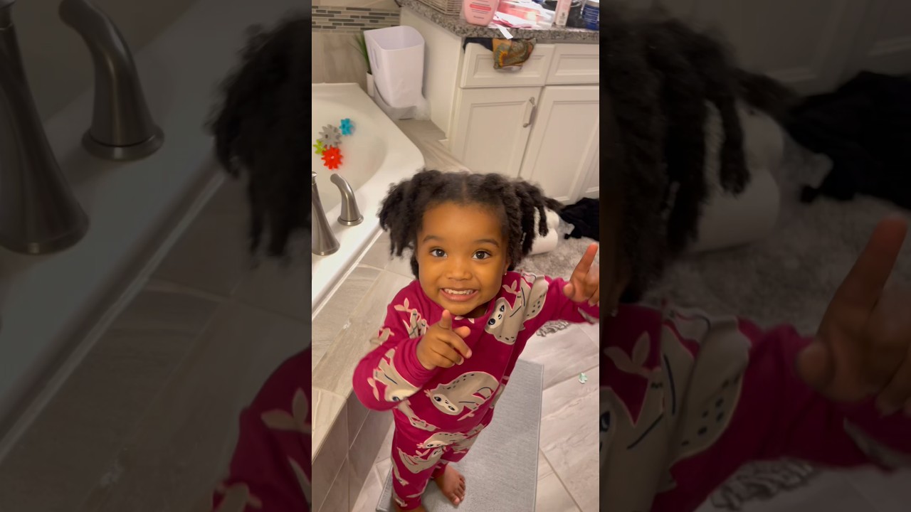 Bathtime Fun! 🛁🫧 #bubblebath #bathtime #toddler #fun #elmo #tiktok #family #familyvlog