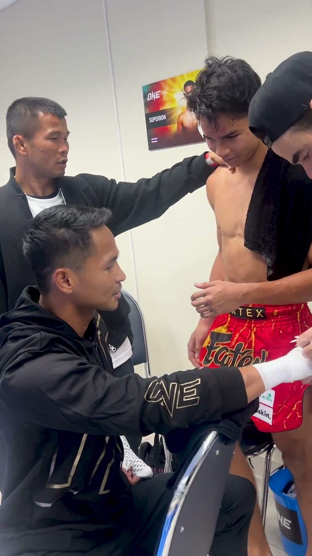 Keep your head up ? Superbon and Nong-O support Johan Ghazali after his scrap with Johan Estupinan ?