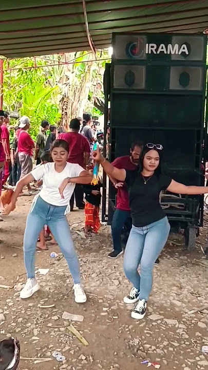 Dancer berkelas dari Kecimol Irama Dopang.