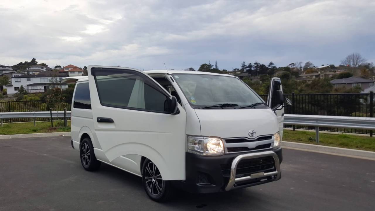 Тойота hiace 2011