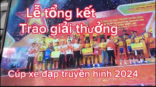 Lễ trao giải  tổng kết cúp xe đạp truyền hình.Vẫn là khủng Long Pertr đoạt luôn áo xanh và áo vàng