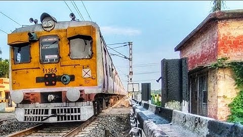 Single WINDSHIELD ONOL EMU Local Train Furious Skipped At Railgate #easternrailways