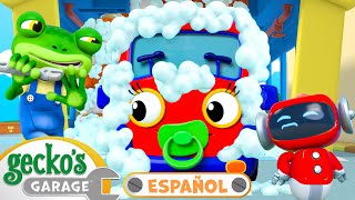 Lavado de coches de Baby Truck embarrados | Garaje de Gecko en Español | Dibujos animados