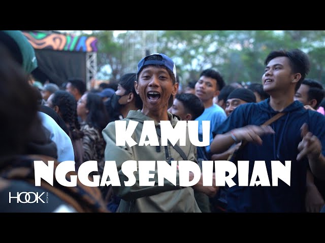 Tipe X - Kamu Ngga Sendirian (Live at Pesta Semalam Minggu Vol. 4) class=