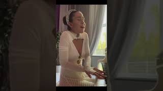 Татьяна Плаксина музицирует.#шоубизнес #знаменитости #шоубиз