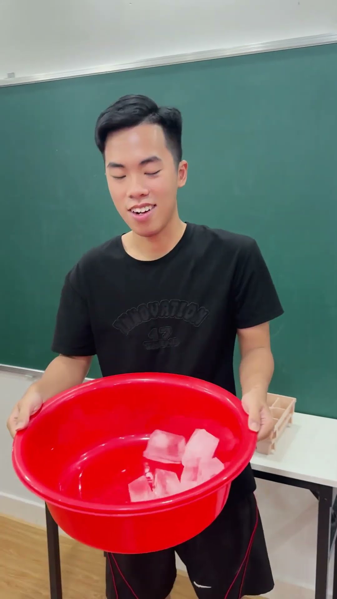 Su Hao: Smart boy and Cold ice ?? #shorts