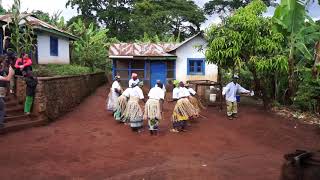 Chagga tribe dance - https://turistinfamilie.ro/kilimanjaro-laguna-chagga/