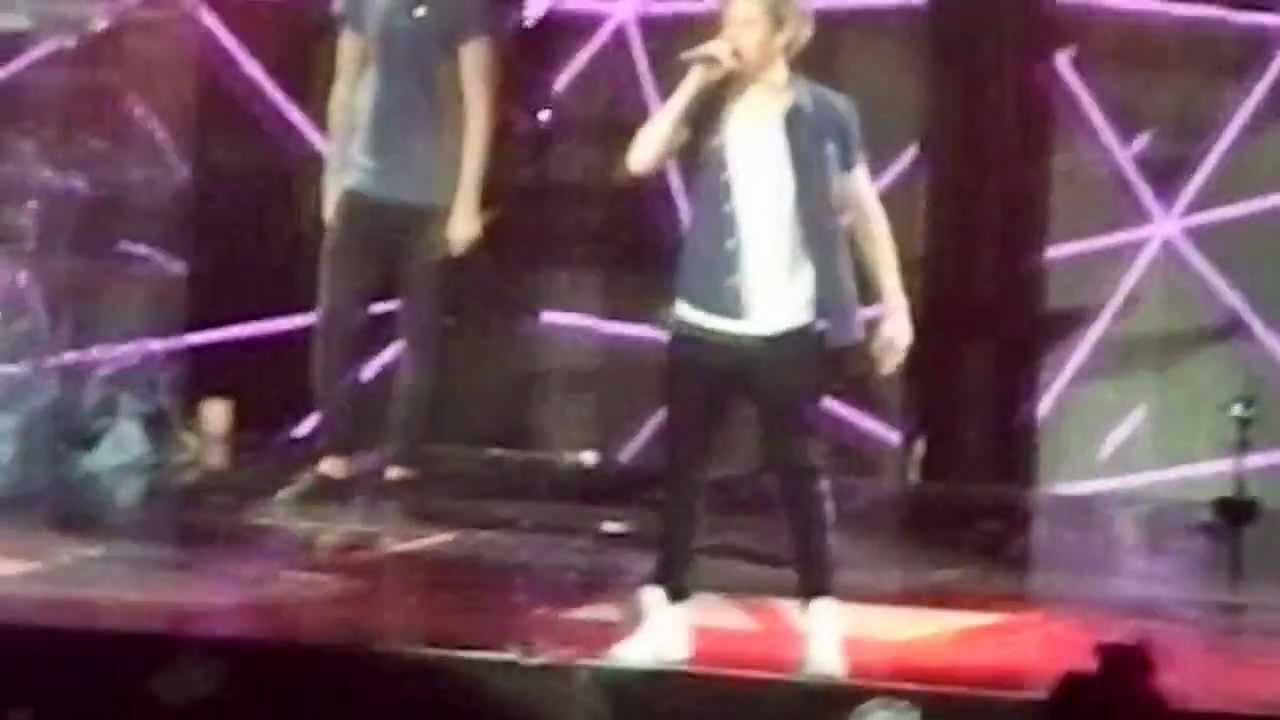 One Direction TMH Tour KISS YOU @ The 02 Arena 2nd april matinee LONDON