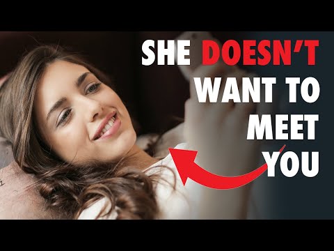 8 Reasons Why She Texts… But Doesn’t Want to Hang Out!