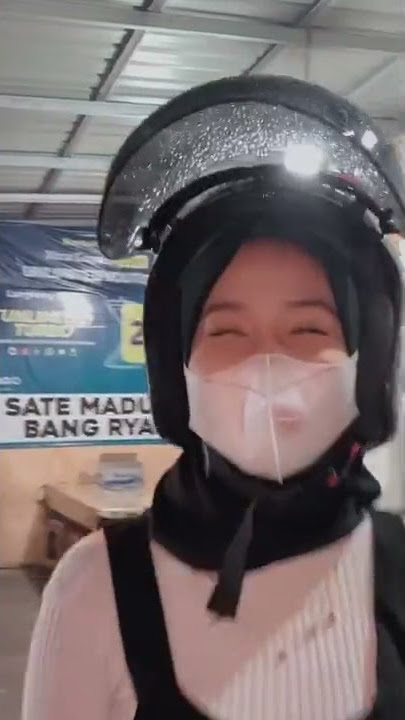 HUJAN-HUJAN NGANTERIN PACAR BELI MARTABAK | HALU STORY #shorts  #storyhalu #storyig #storywa