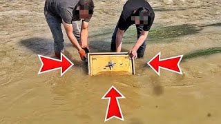 Abandoned Safe in the River  || What's inside in the Safe ? Let's Open The Abandoned Treasure