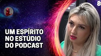 imagem do vídeo "...ESPÍRITO PASSANDO BEM ATRÁS DE VOCÊ" com Chaline Grazik | Planeta Podcast (Sobrenatural)