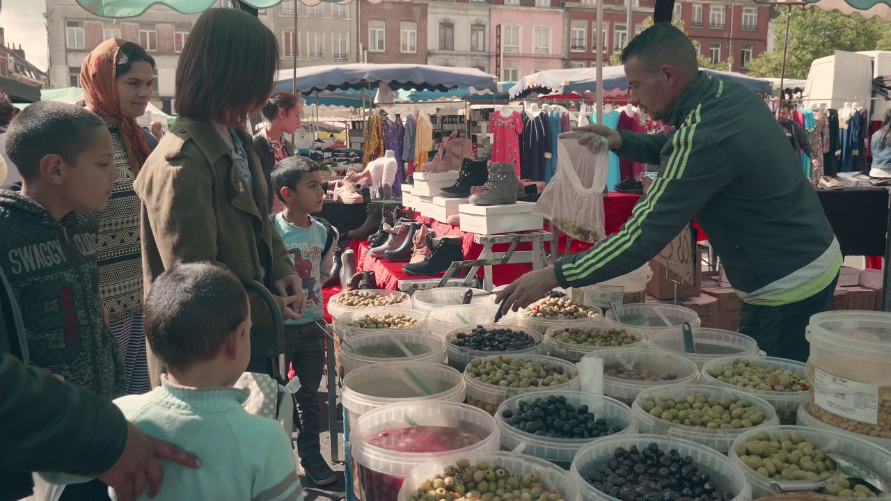 Panasonic GH5 C4K Vlog L Test Footage - Wazemmes Market