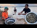 Seyhak enjoy to collect river shell with uncle Bora and uncle Heang for cooking / River shell recipe