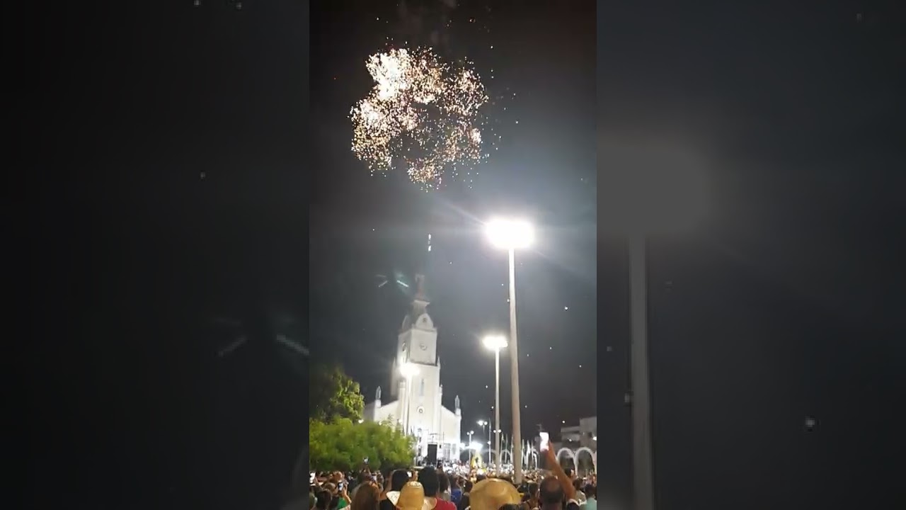 Tradicional queima de fogos de encerramento da festa de Nossa Senhora das Dores em Juazeiro do norte