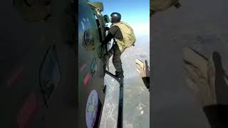 para commando jump viral video