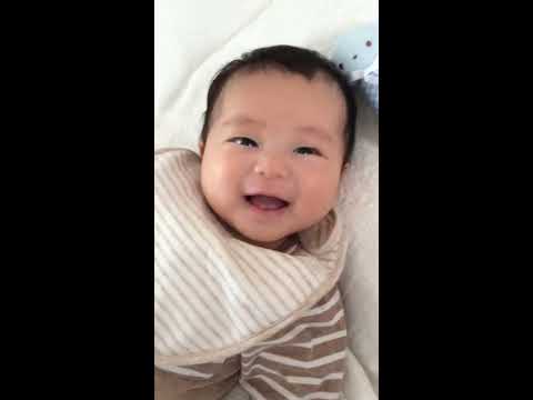 生後2ヶ月 簡単な赤ちゃんのあやし方 息を吹きかけてみる Youtube