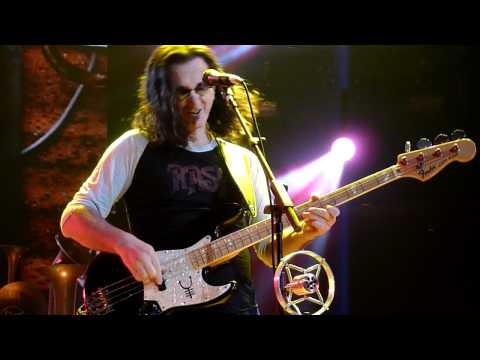 Rush's Geddy Lee "Slappin' Da Bass" Solo "Leave Th...