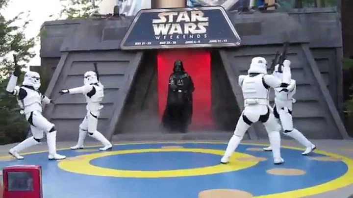 Darth Vader Dances to "Beat It"