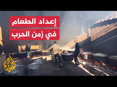 متطوعون يطلقون مبادرة لإطعام النازحين من شمال القطاع إلى مدينة رفح جراء الحرب الإسرائيلية على غزة