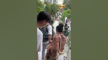 Nhiều người nước ngoài đến viếng TBT Nguyễn Phú Trọng tại chùa Vĩnh Nghiêm - TPHCM