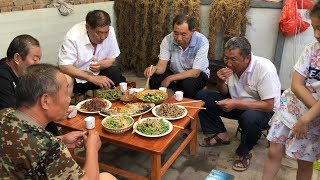 【食味阿远】8个菜花了400块，阿远老爸请客吃饭，整的羊肉、驴肉下血本了 | Shi Wei A Yuan