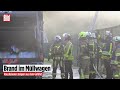 Kraftakt für Krefelder Feuerwehr: Sperrmüll-LKW steht in Flammen