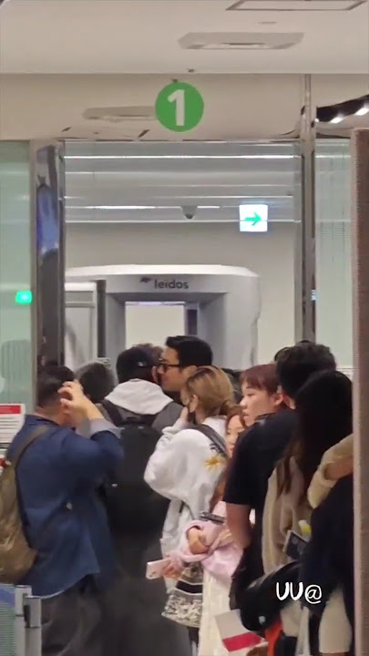 Wonkyu moment at the airport on the way to south korea 🥰 #superjunior #suju #siwon #kyuhyun