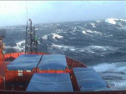 Big seas on the Southern Ocean - YouTube