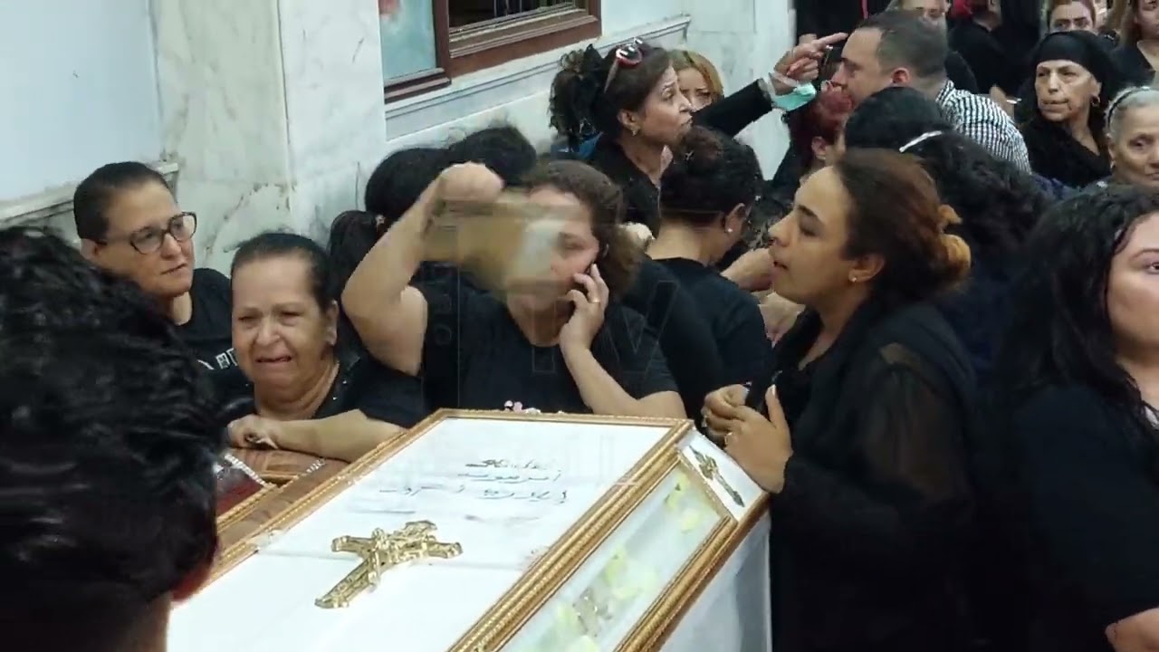 انهيارات وإغماء مشاهد تُوجع القلب من صلاة الجنازة على أكثر من ١٥ مواطن بعد حريق كنيسة المنيرة