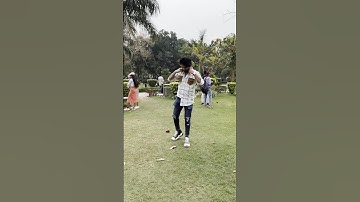 Jawa Umar hai hasi Raat hai 🥵🙈.#shorts #dance #dancevideo #publicreaction #salmankhan #oldsong