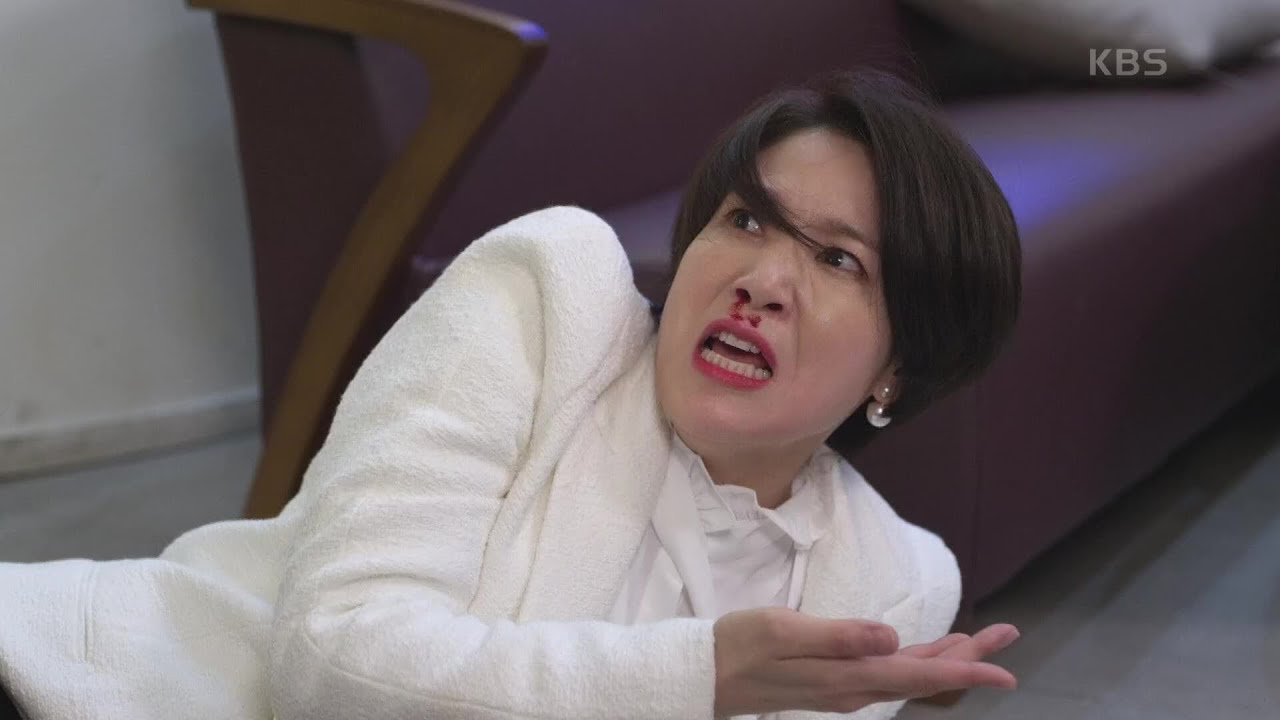 ＂네 딸이 수작을 부렸겠지!＂ 서로 머리채 휘어잡던 박탐희와 양소민, 결국 유혈사태♨  [속아도 꿈결] | KBS 210426 방송