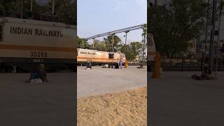 Gorakhpur Mumbai LTT Express 11082 #indianrailways #train #railway #travel #wap7 #maurailwaystation