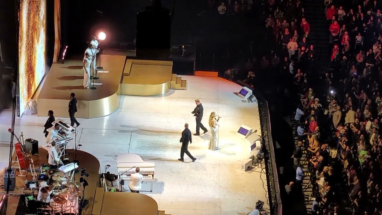 Mariah Carey- We Belong Together- Live in New York- (It's Christmas Time)