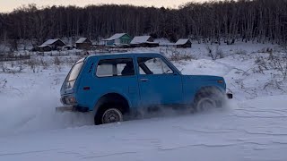 Нива по снегу❄️ Ваз 2121 на ВЛИ-10 с прицепом зимой.