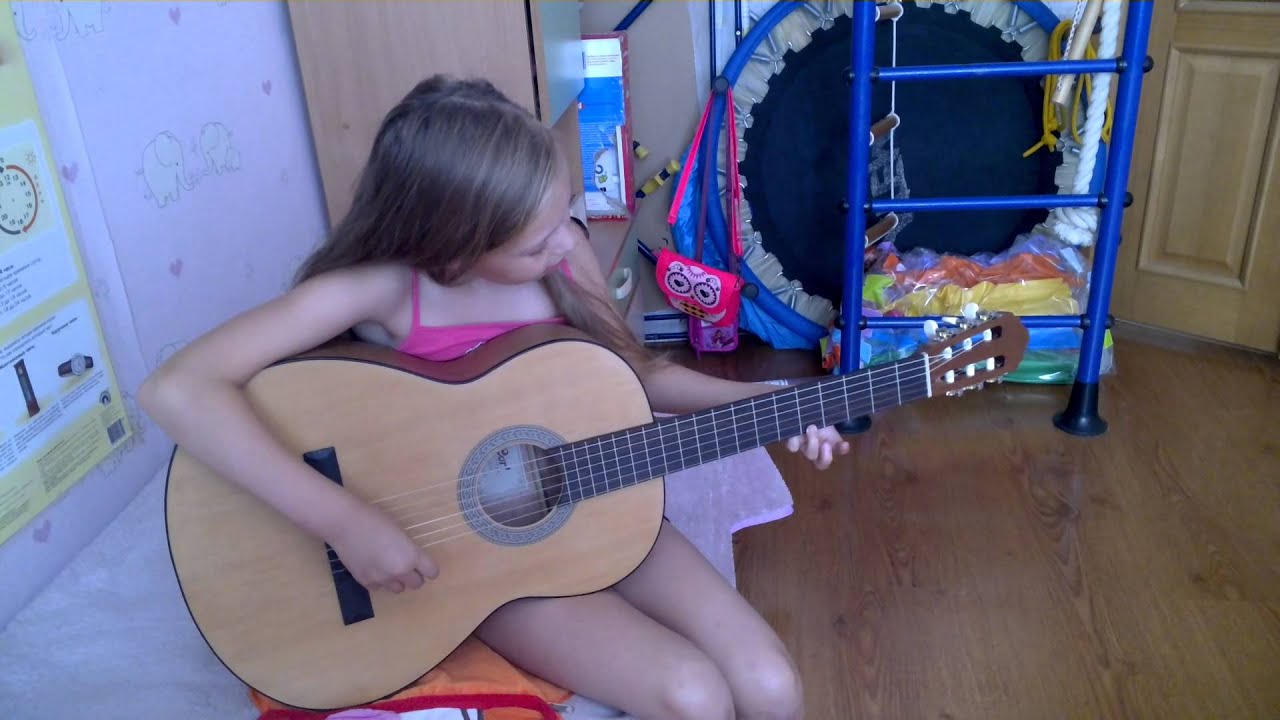 Как играть медиатором на гитаре. - YouTube