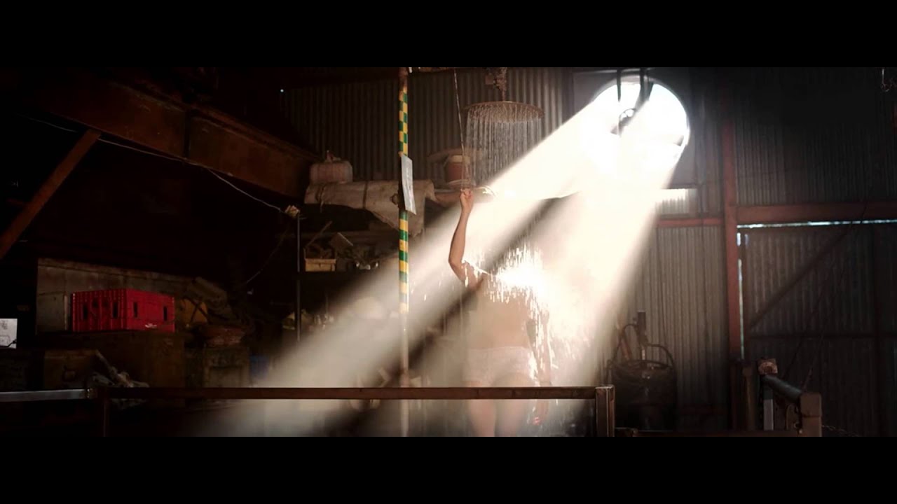 Jennifer Aniston Strips Down (Full Clip)