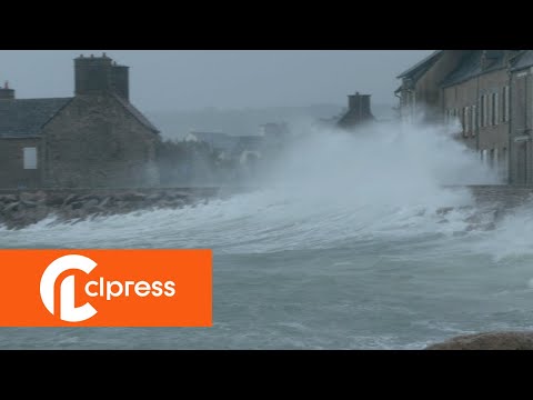 DIRECT - Tempte Ciaran : vigilance rouge sur le Cotentin