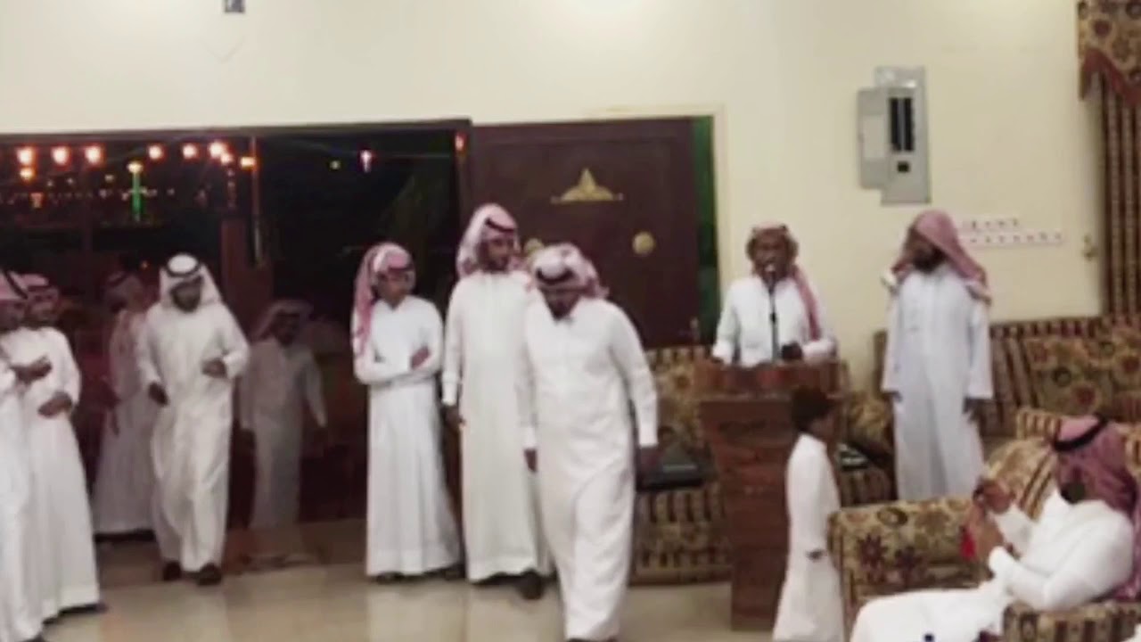 الشاعر قادي حمدان الشمروخي وقصيده ترحيبيه في حفل زواج الشماريخ بمدينة تربة