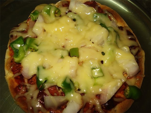 Veg Pizza on Pan/Kadhai | Stove Top Pan Pizza | Yaman Agarwal | CookingShooking