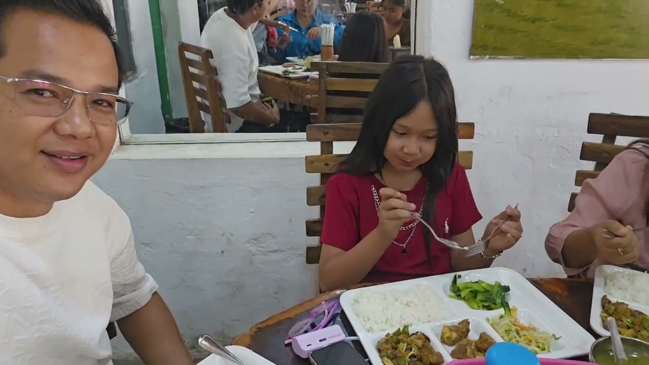 ပြင်ဦးလွင်မှာချိုကိုမှန်တံတား​​လျှောက်ခဲ့တာ​လေး