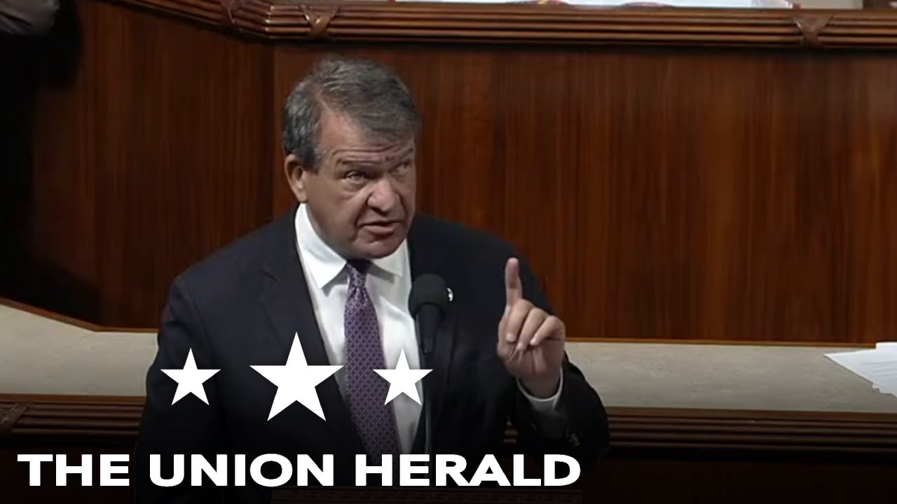 Член Палаты представителей Латимер выступает с речью по программе Medicare Часть B