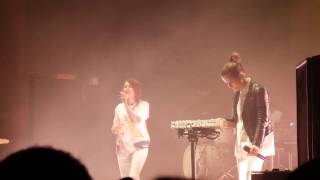 Tegan & Sara - I Couldn't Be Your Friend (Live)