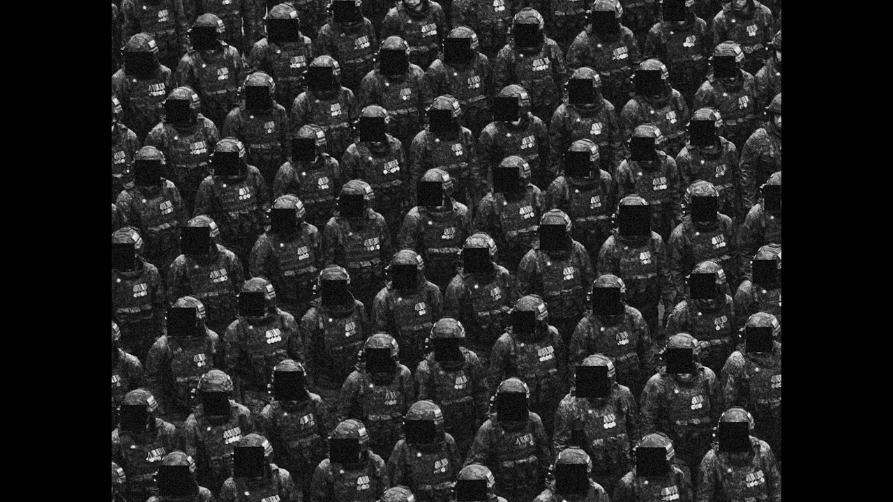 И команда звучит: "Всем держать строй!" / And the command sounds: "Everyone hold the line!".