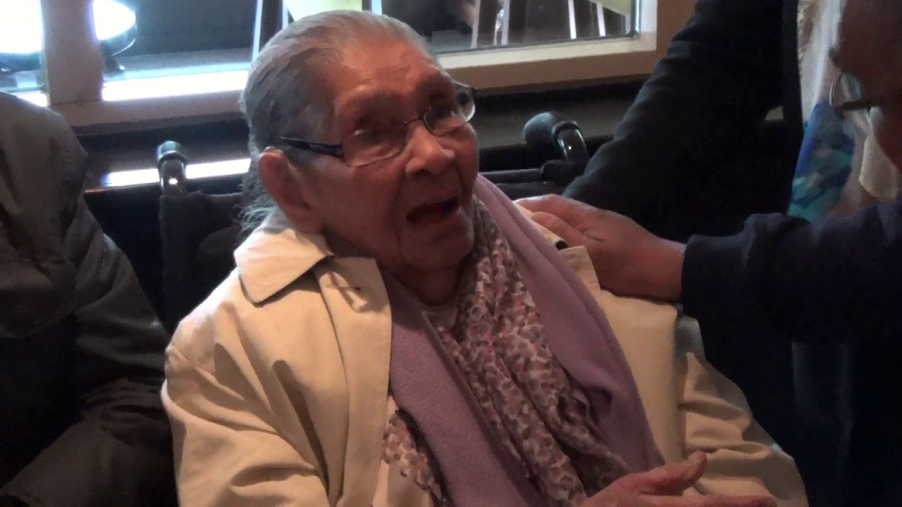 01   A. Tulaseket Hari Ulang Tahun 97 Terima Tamu