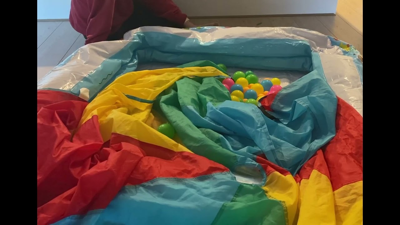 Inflating ball pit ZL