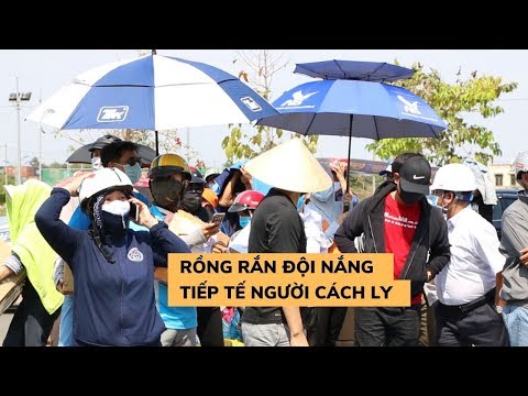 Video Ông già U80 đội nắng chờ tiếp tế cho con cách ly ở Ký... - YouTube