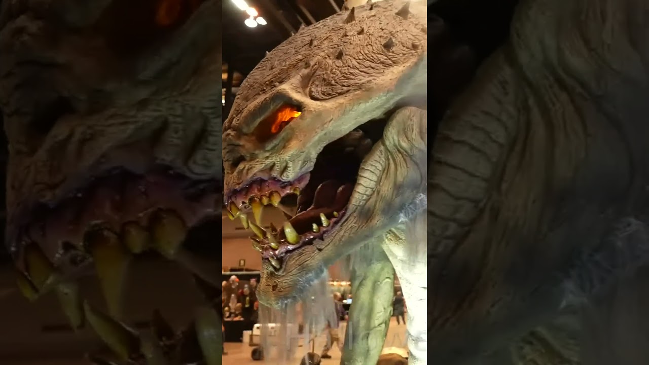 Demon Fury Giant Animatronic at Transworld Halloween Show 2021
